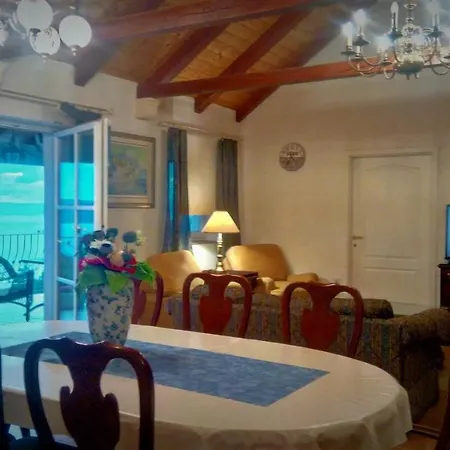 فيلة Vila Virida Živogošće